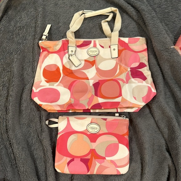 Authentic coach mini packable tote 👜 - Picture 2 of 5